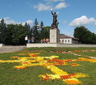 Latgales atbrīvošanas pieminekļa “Vienoti Latvijai” 70. gadadienas svinības 2009. gadā, foto: Aleksandrs Bondarenko