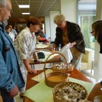 Bioloģiski audzētus ķiplokus piedāvāja Staņislava Igaune no Bērzgales pagasta