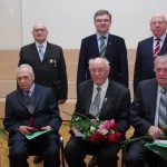 Rēzeknes novada domes priekšsēdētājs Monvīds Švarcs ar Goda zīmes saņēmējiem un fonda pārstāvjiem. Foto: Eduards Utāns.