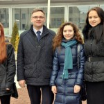 Domes priekšsēdētājs Monvīds Švarcs ar ēnām Karinu Avdeviču (Varakļānu vidusskola), Mariju Satibaldijevu (RMDV) un Danu Dobrovoļsku (Malnavas koledža)