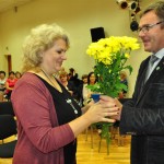 Ziedi un laba vēlējumi, uzsākot darba gaitas, jaunajai Maltas pirmsskolas iestādes vadītājai Alīnai Čistjakovai