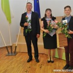 Kaspars Bačkurs ar vecākiem pagājušā gada laureātu godināšanā.
